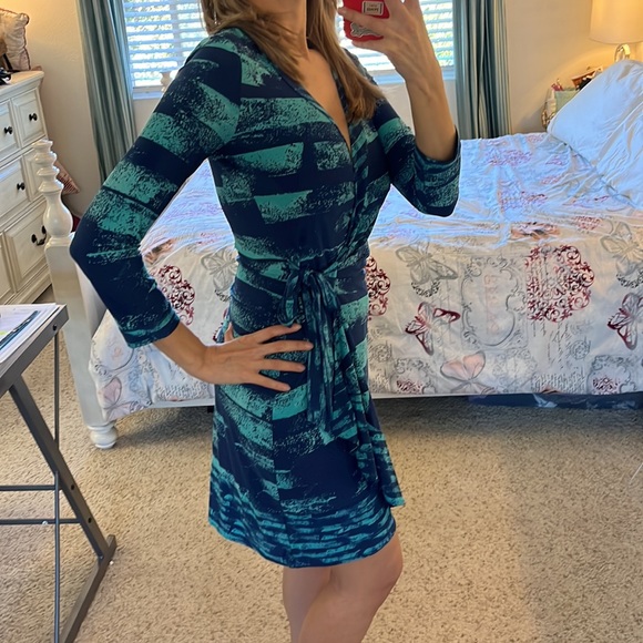 BCBG Maxazria size S wrap dress navy blue & Turquoise beautiful great condition - Picture 2 of 8